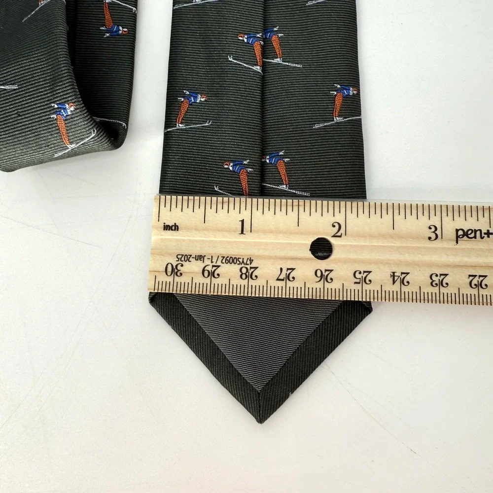 Banana Republic Tie Necktie Mens  Green 100% Silk Snow‎ Skier Print Novelty